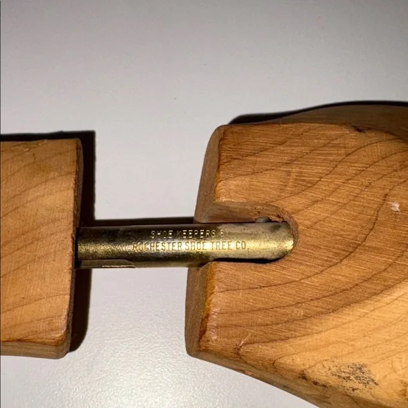 Men’s Cole Haan Shoe Trees Large Cedar Adjustable Brass Pair - Picture 12 of 12